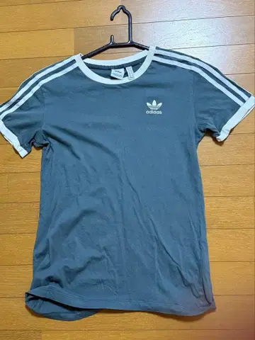 adidas 반팔 티셔츠 그레이