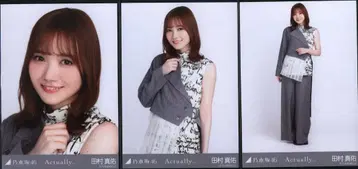 노기자카46 회장 한정판 랜덤 브로마이드 타무라 마유 Actually - 컴프