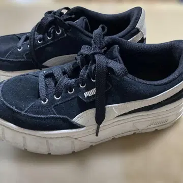 PUMA 통굽 스니커즈 블랙