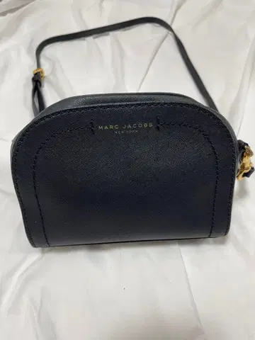 MARC JACOBS 숄더백 하프문