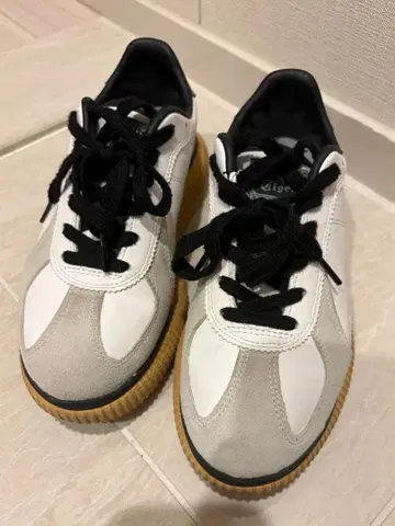 오니츠카타이거 데레시티