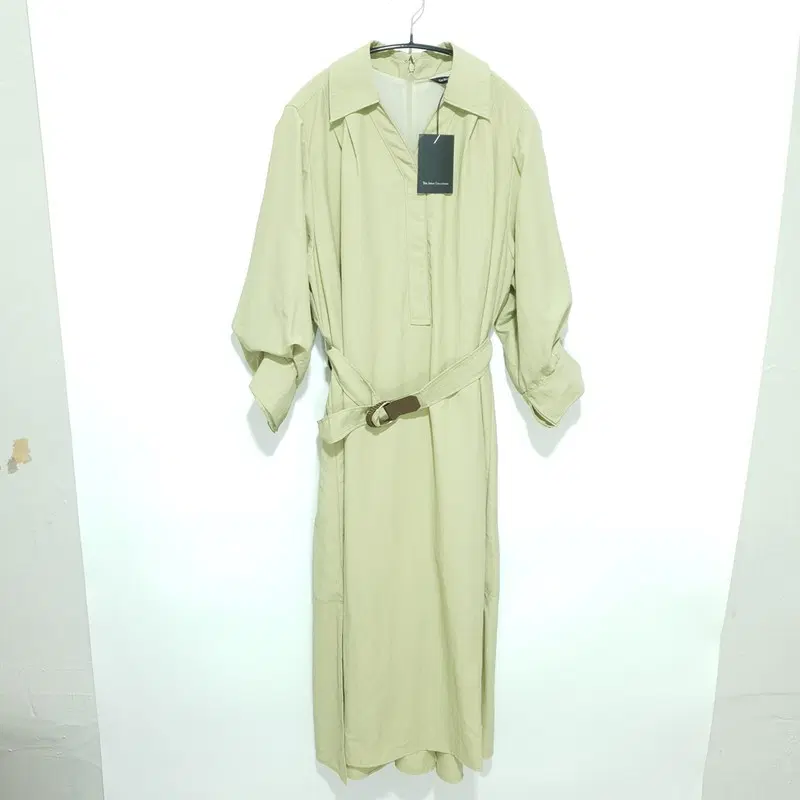 더아이잗 컬렉션 슬리브 포인트 백밴딩 원피스 77_M1881