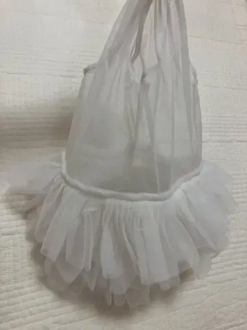 DIR69 화이트 튤 시어 프릴 토트백