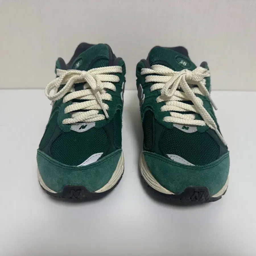 뉴발란스 2002R 운동화