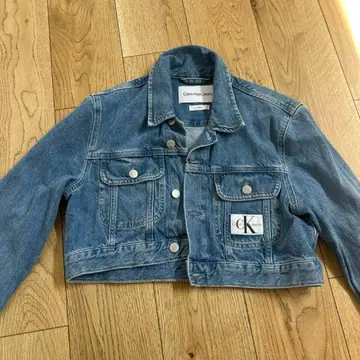 Calvin Klein Jeans 크롭 데님 자켓 (M 사이즈)