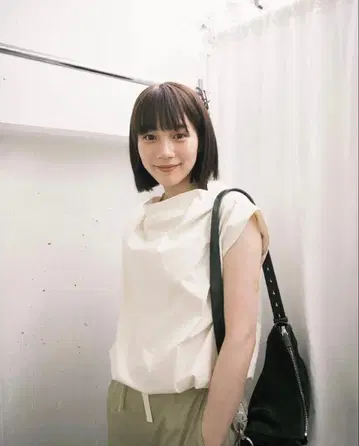 ZARA 디자인 상의 논 착용