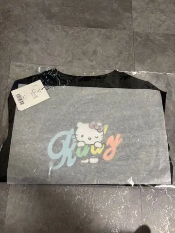 Rady 최종 가격 인하 Hello Kitty 반팔 T셔츠 미사용품 M 선착순