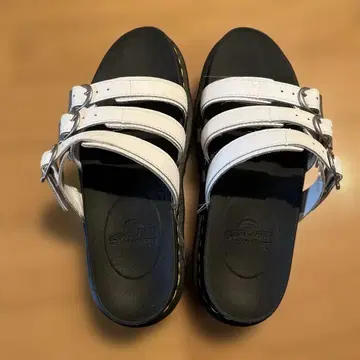 Dr. Martens 통굽 샌들 화이트