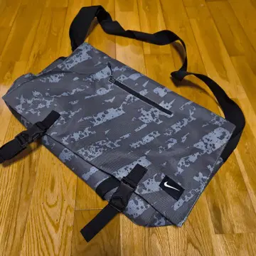 NIKE 메신저 백 카모플라주 패턴