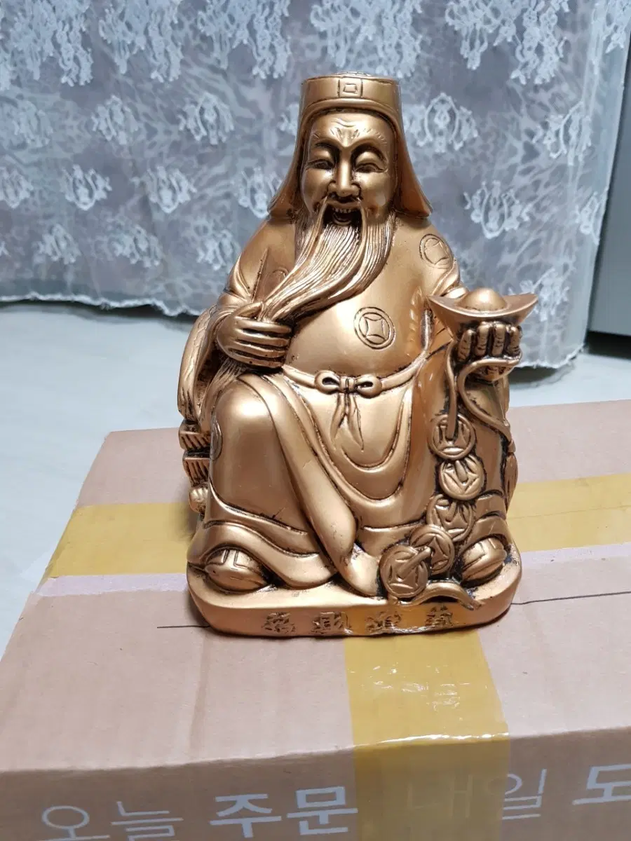 재물신 석상 황금색 상큼한 상태