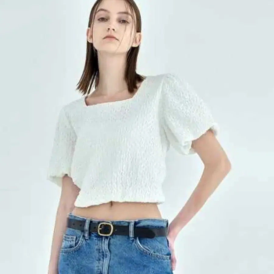 아틀리에나인(Atelier Nain) 스퀘어넥 엠보 블라우스 55-66