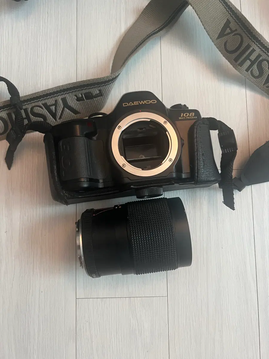 대우 108 SLR 카메라 렌즈 포함(급처)