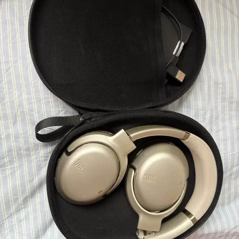 JBL tour one m2 헤드폰(헤드셋) 실버색상
