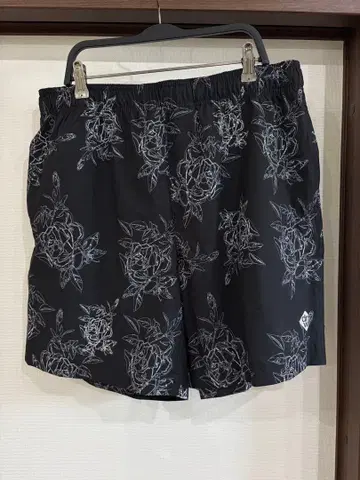 새상품 ZARA 남성용 플라워 프린트 버뮤다 팬츠 블랙 XL