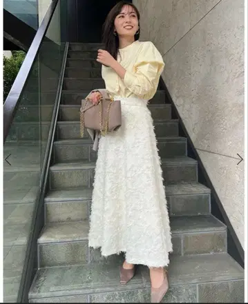 anuans 컷 자카드 세미 플레어 스커트 ivory