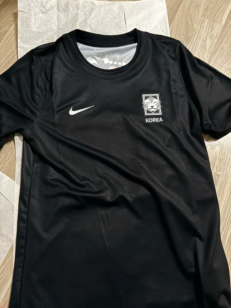대한민국X피스마이스너스원 KFA 아카데미 프로 풋볼 티셔츠