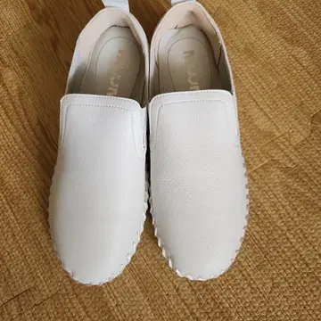 MUUN 화이트 슬립온