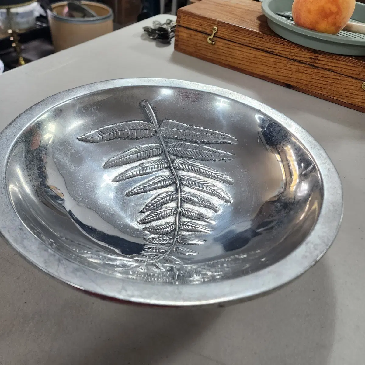 스페인 마리포사mariposa 두껍고 튼튼합니다 볼높이28cm 지름6cm25000 잎이 부조(양각).