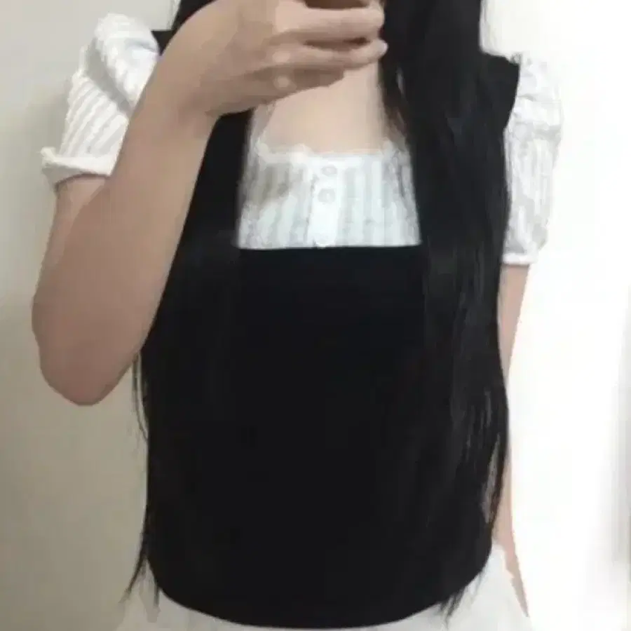 아티즈 퍼프 레이스 버튼 레이어드 반팔 블라우스