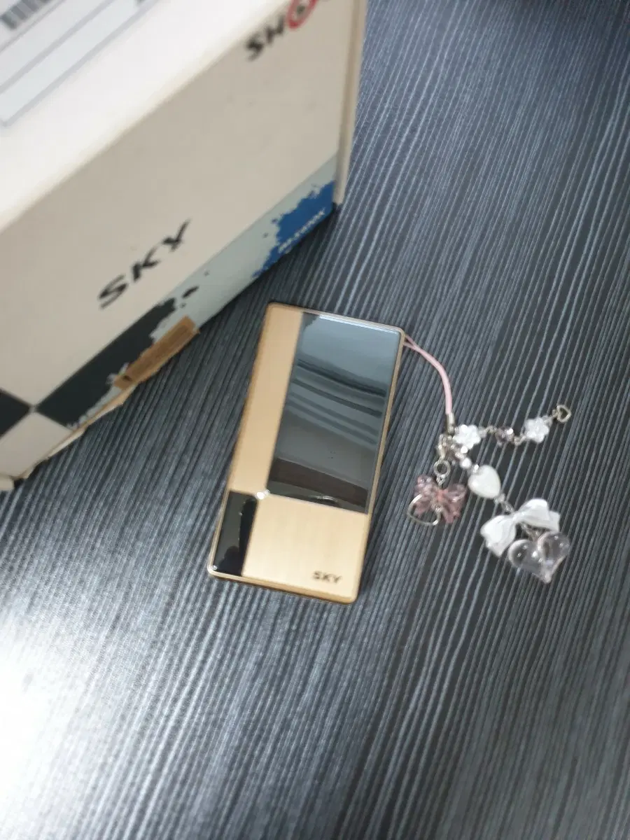 [A급풀박스] 스카이 체크메이트폰 골드 IM-S610K 폴더폰 피처폰 옛날폰 소장폰
