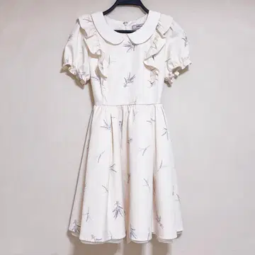 앙크루즈 라벤더 부케 프릴 퍼프 원피스