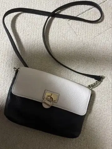 Calvin Klein 바이컬러 숄더백