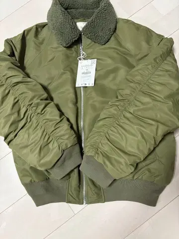ZARA 보아 옷깃 봄버 자켓 카키 L사이즈