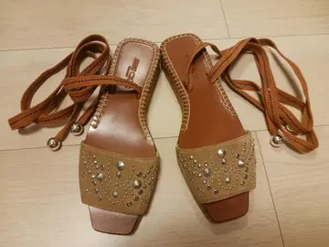 JIMMY CHOO 스웨이드 레이스업 샌들 베이지