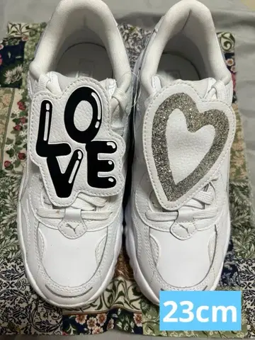 [ 가격 조정 가능! ] PUMA 통굽 스니커즈 화이트 Love 하트