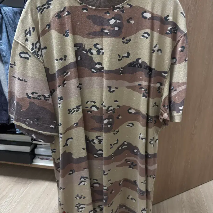 인세인개러지 데저트 카모 반팔