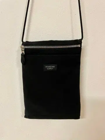 STANDARD SUPPLY 어반 리서치 별주 숄더백 블랙