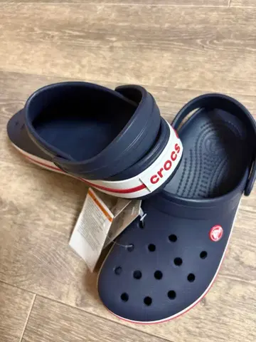 새상품 Crocs crocband 네이비 샌들