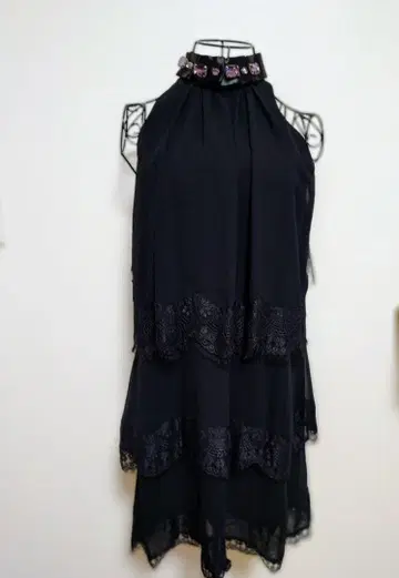 새상품 블랙 쉬폰 홀터넥 원피스 레이스 비쥬 사이즈 38