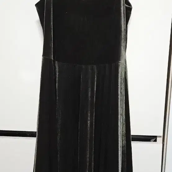 JR 스튜디오 벨벳 원피스 끈나시 원피스
