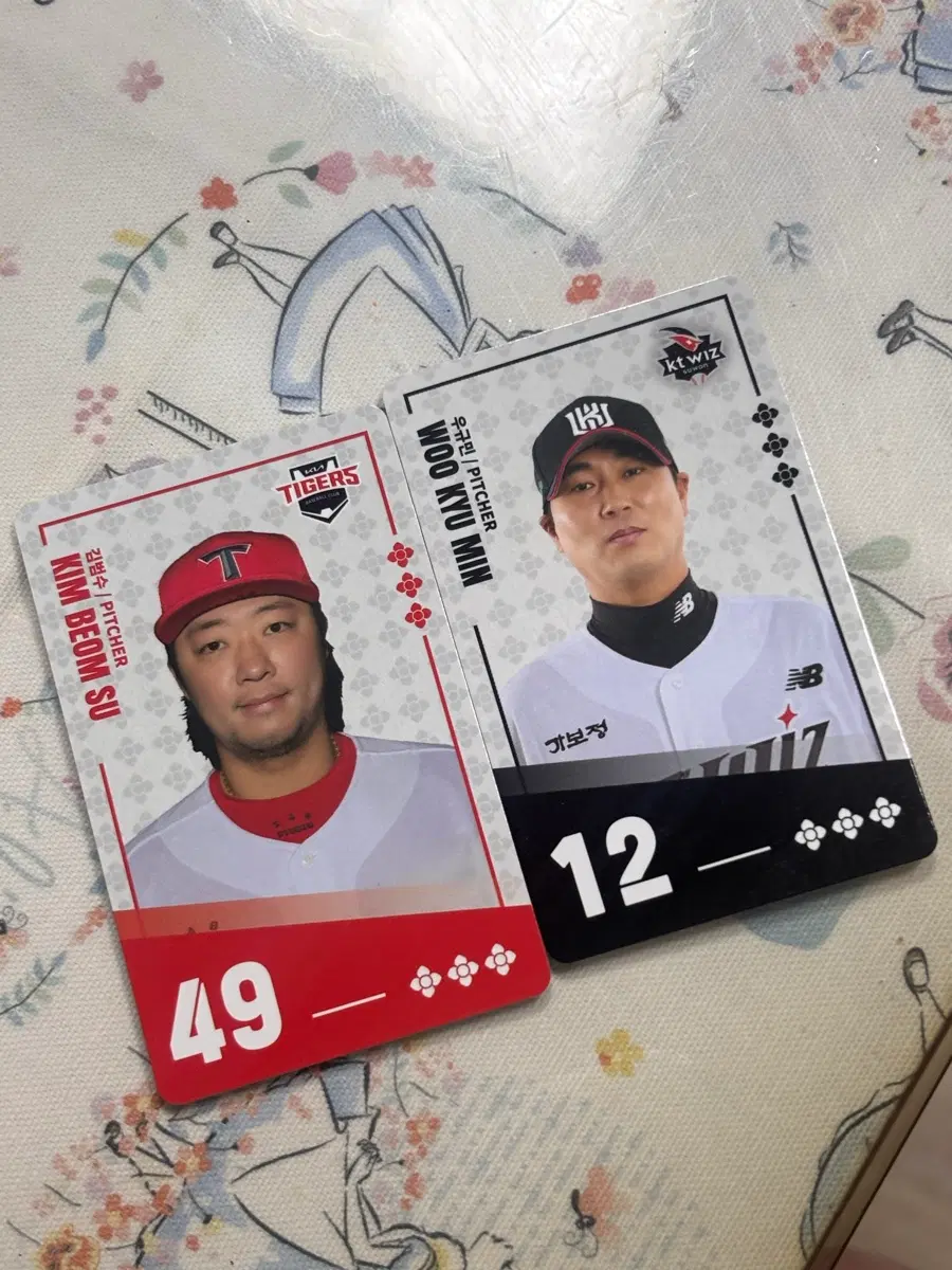 팔도비빔면 kbo 카드 kt wiz 우규민 카드 / 기아 타이거즈 김범수 카드