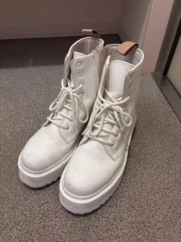 Dr.Martens 닥터마틴 비건 가죽 올 화이트
