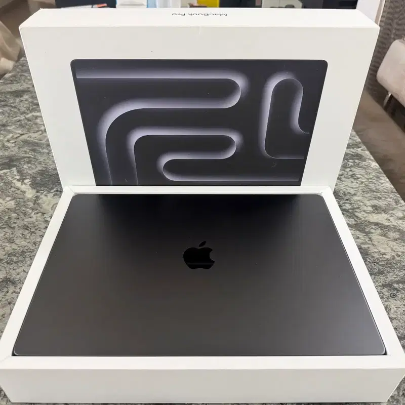 맥북프로 16 M4 Max 풀칩 CTO 48GB 1TB 신품급 풀박스
