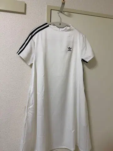 adidas 화이트 스트라이프 미니 원피스