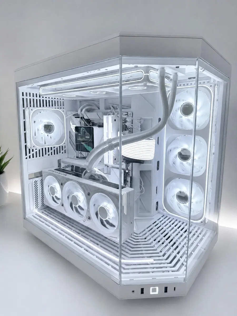 라이젠7 9800X3D RTX5080 Y70 어항신품PC