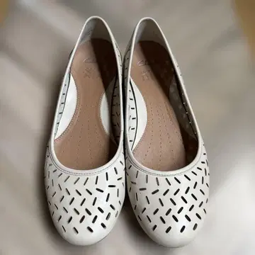 Clarks Active AIR 플랫슈즈 펌프스 아이보리