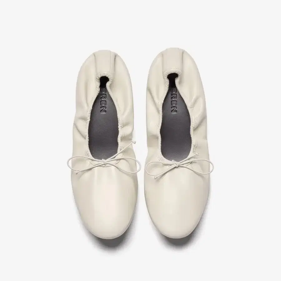 쿠에른 ROME 07 BALLET FLAT 플랫슈즈 팝니다