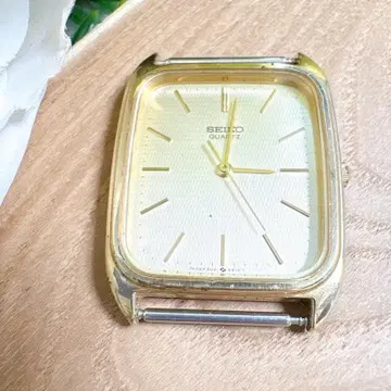 가동품 SEIKO QUARTZ 손목시계 본체 골드 컬러 스퀘어