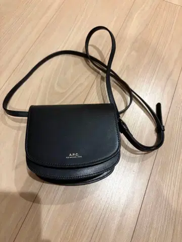 [ 오늘 한정 가격 ] A.P.C. MINI DINA 백