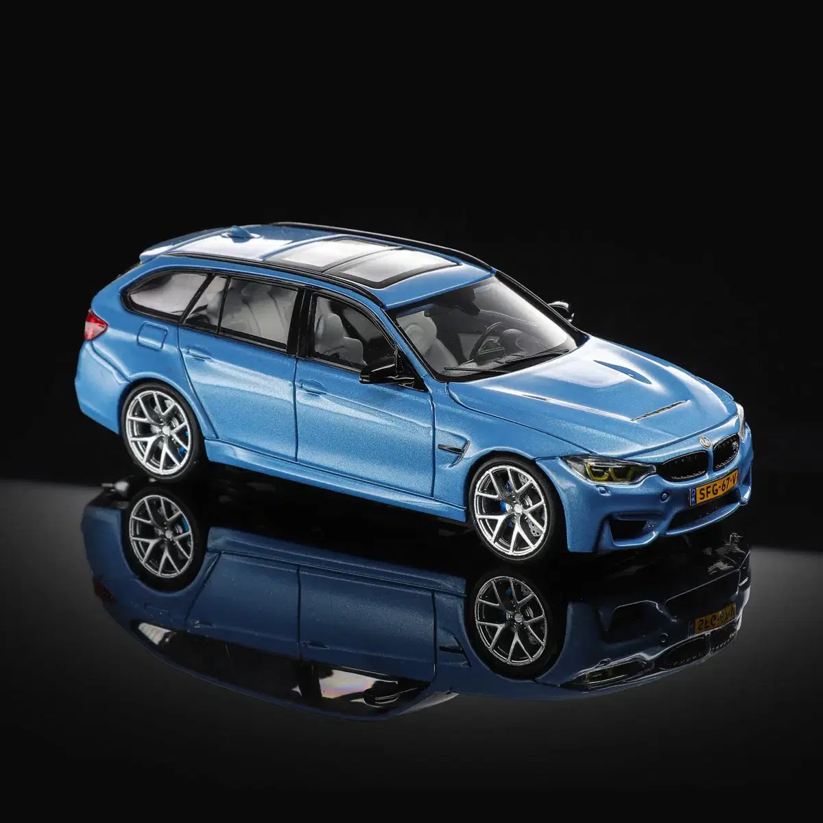 1:64 MORTAL BMW M3 CS 투어링 (F81)
