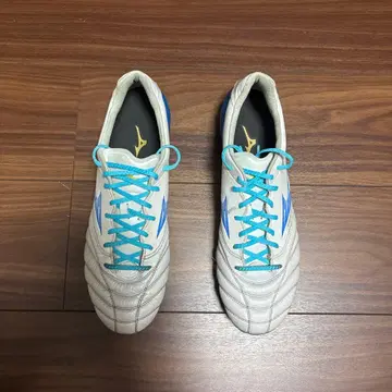미즈노 축구 스파이크 화이트 블루
