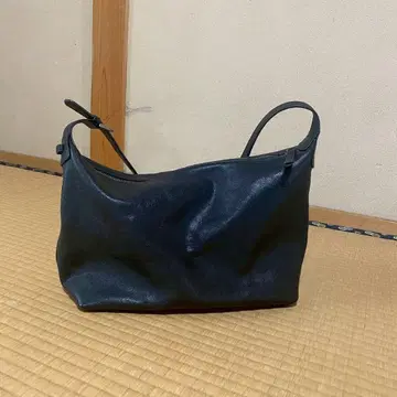 블랙 가죽 숄더백