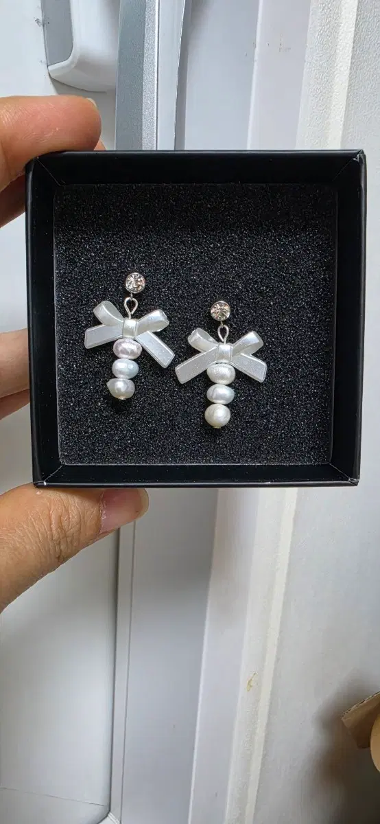 리본 담수진주 써지컬 귀걸이