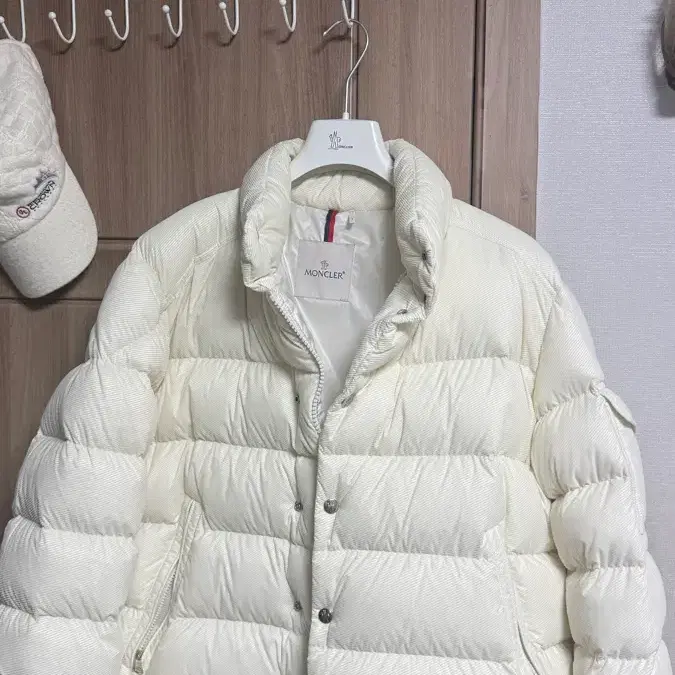 몽클레어 패딩 아이보리