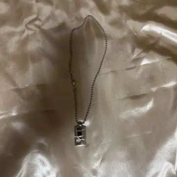 CAPRICORN 플레이트 목걸이 실버 컬러