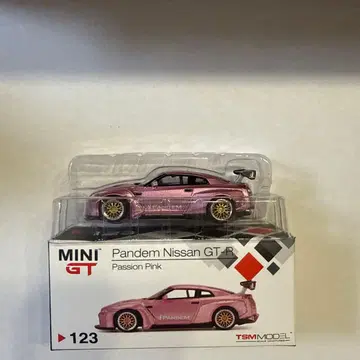 MINI GT Pandem Nissan GT-R Passion Pink